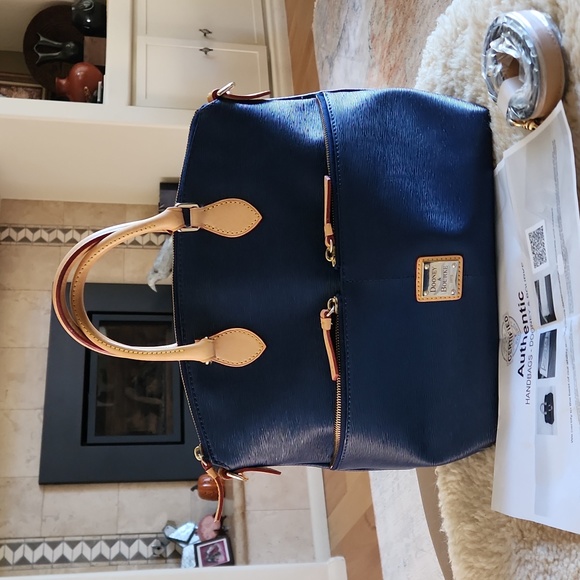 Gorgeous Dooney & Bourke Dark Marine Blue Leather Double Zipper Satchel ๐ - Picture 12 of 16